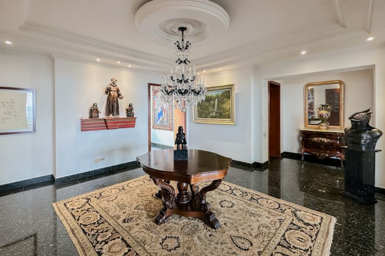 Apartamento de 5 alcobas en venta en Montearroyo, Bogotá, 605 m² · foto 4 de 24