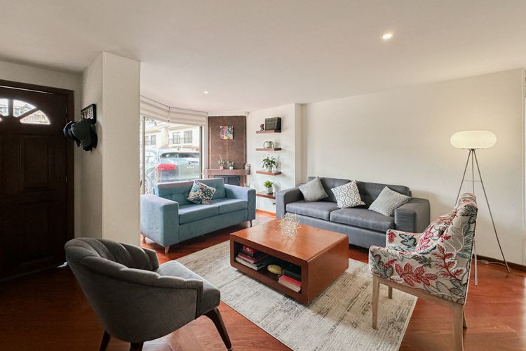Apartamento de 4 alcobas en venta en Ub Los Geranios, Chía, 180 m² · foto 2 de 24