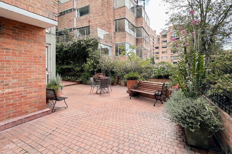 Apartamento de 5 alcobas en venta en Los Rosales, Bogotá, 345 m² · foto 7 de 24