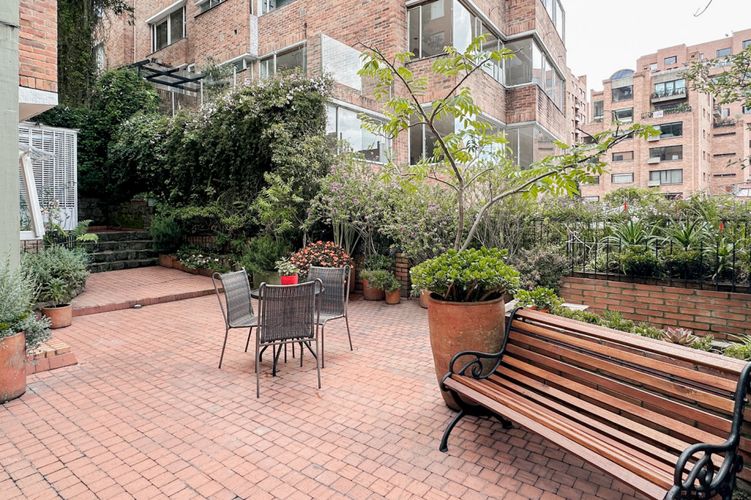 Apartamento de 5 alcobas en venta en Los Rosales, Bogotá, 345 m² · foto 8 de 24