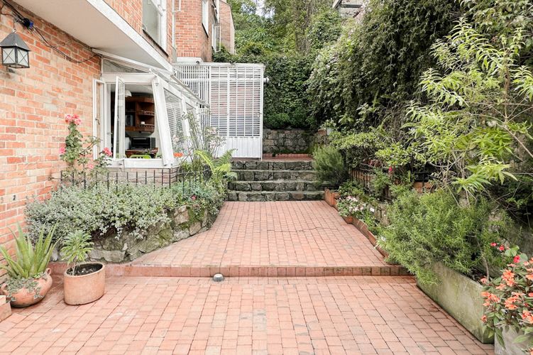 Apartamento de 5 alcobas en venta en Los Rosales, Bogotá, 345 m² · foto 9 de 24