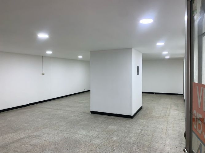 Local en venta en Boston, Medellín, 75 m² · foto 2 de 12
