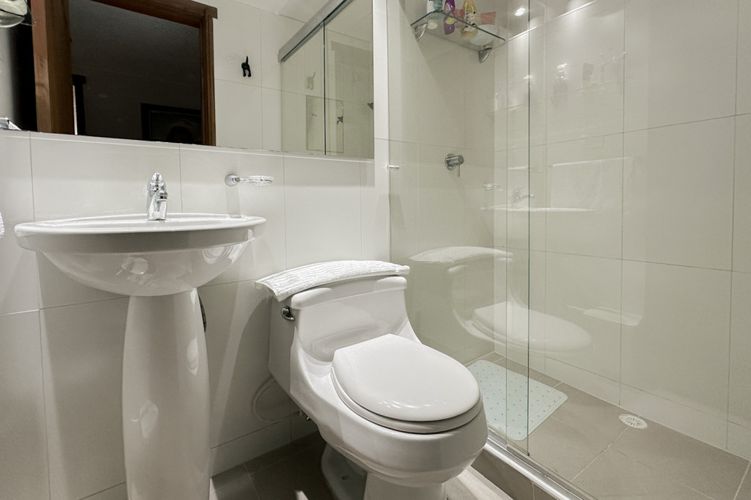 Apartamento de 5 alcobas en venta en Los Rosales, Bogotá, 345 m² · foto 23 de 24