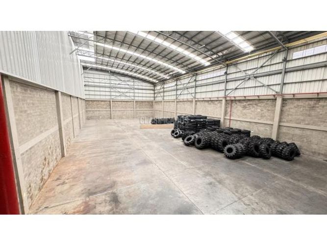Bodega en arriendo en Zona Industrial, Yumbo, 1871 m² · foto 3 de 19