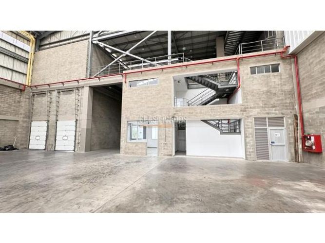 Bodega en arriendo en Zona Industrial, Yumbo, 1871 m² · foto 9 de 19