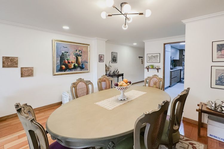 Apartamento de 3 alcobas en venta en Chico Norte, Bogotá, 139 m² · foto 4 de 21