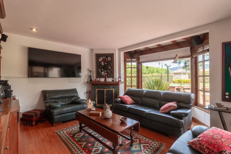 Casa de 4 alcobas en venta en Guaymaral, Bogotá, 380 m² · foto 3 de 24