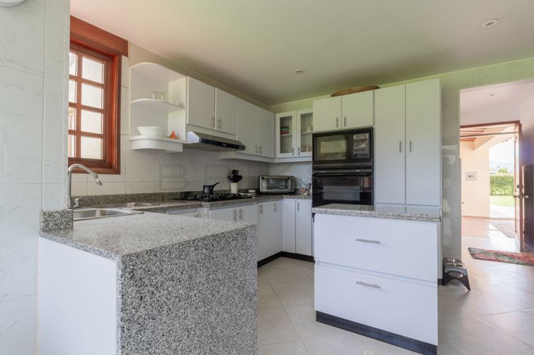 Casa de 4 alcobas en venta en Guaymaral, Bogotá, 380 m² · foto 8 de 24
