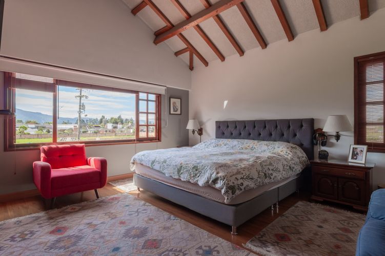 Casa de 4 alcobas en venta en Guaymaral, Bogotá, 380 m² · foto 11 de 24