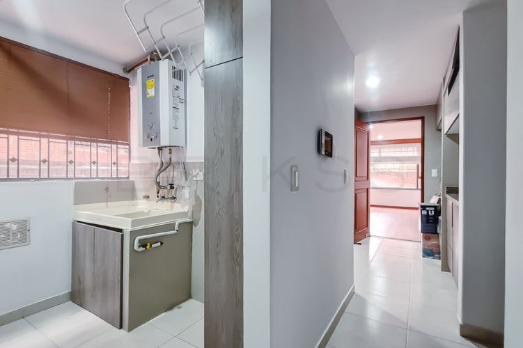 Apartamento de 3 alcobas en venta en Chico Norte, Bogotá, 160 m² · foto 8 de 24