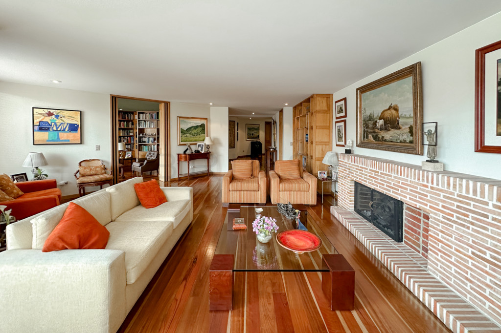 Apartamento en venta en Los Rosales, Bogotá · foto 2 de 24