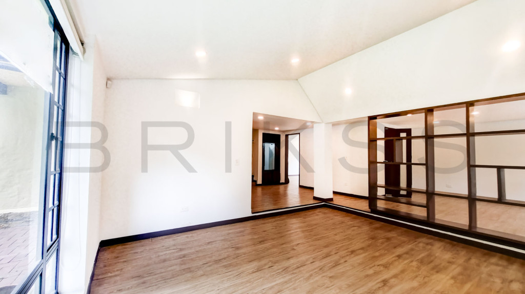 Casa en venta en Santa Ana, Bogotá · foto 2 de 24