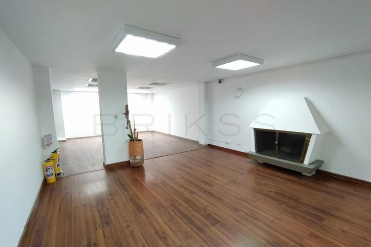 Casa en venta en Polo Club, Bogotá · foto 2 de 24