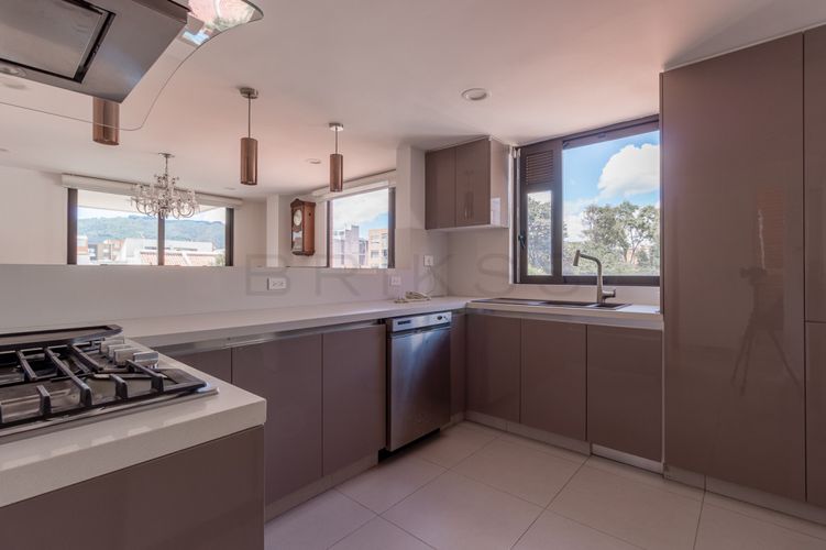 Apartamento de 4 alcobas en venta en Los Cedros, Bogotá, 192 m² · foto 4 de 24