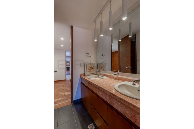 Apartamento de 4 alcobas en venta en Los Cedros, Bogotá, 192 m² · foto 20 de 24