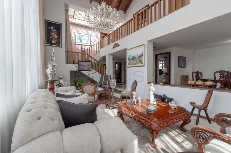 Casa de 4 alcobas en venta en San Jose De Bavaria, Bogotá, 236 m² · foto 2 de 23