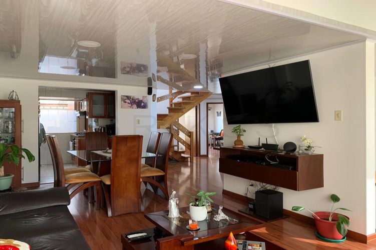Casa de 5 alcobas en venta en El Campin, Chía, 240 m² · foto 2 de 24