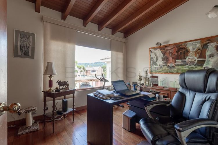 Casa de 4 alcobas en venta en San Jose De Bavaria, Bogotá, 236 m² · foto 18 de 23
