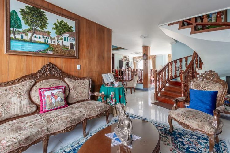 Casa de 4 alcobas en venta en Niza Norte, Bogotá, 386 m² · foto 2 de 20