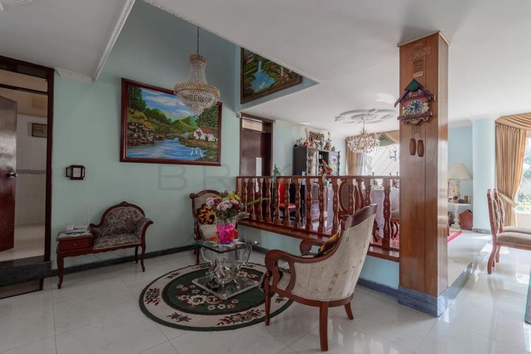 Casa de 4 alcobas en venta en Niza Norte, Bogotá, 386 m² · foto 3 de 20