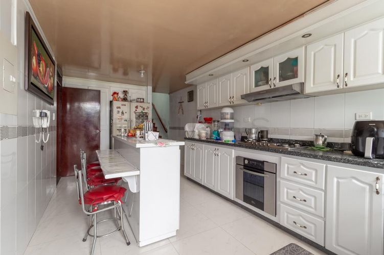 Casa de 4 alcobas en venta en Niza Norte, Bogotá, 386 m² · foto 7 de 20