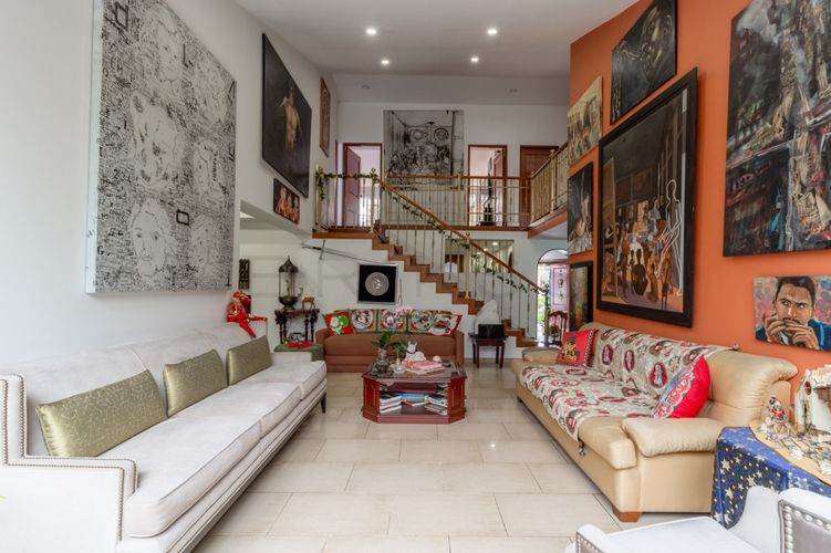Casa de 5 alcobas en venta en Niza, Bogotá, 454 m² · foto 2 de 24