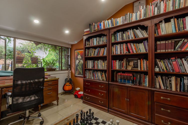Casa de 5 alcobas en venta en Niza, Bogotá, 454 m² · foto 6 de 24
