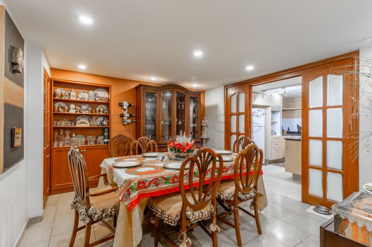 Casa de 5 alcobas en venta en Niza, Bogotá, 454 m² · foto 7 de 24