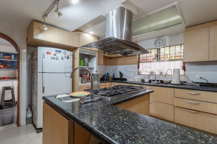 Casa de 5 alcobas en venta en Niza, Bogotá, 454 m² · foto 9 de 24