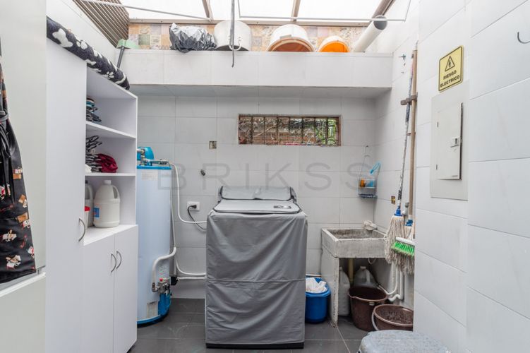 Casa de 5 alcobas en venta en Niza, Bogotá, 454 m² · foto 10 de 24