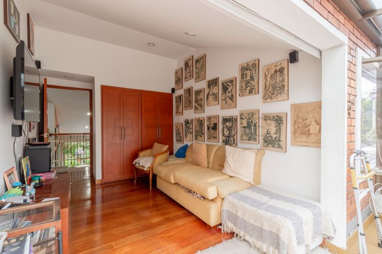 Casa de 5 alcobas en venta en Niza, Bogotá, 454 m² · foto 17 de 24