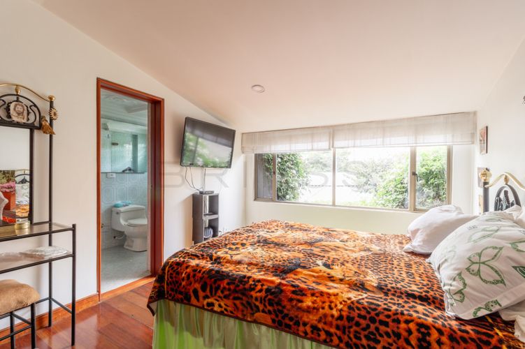 Casa de 5 alcobas en venta en Niza, Bogotá, 454 m² · foto 20 de 24