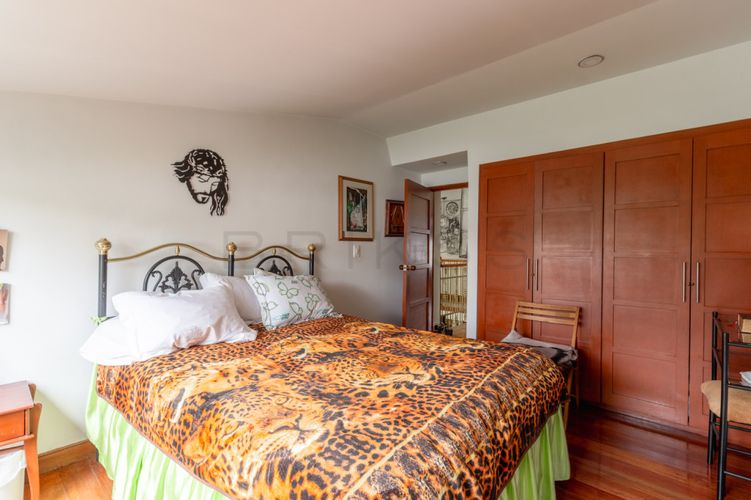 Casa de 5 alcobas en venta en Niza, Bogotá, 454 m² · foto 21 de 24