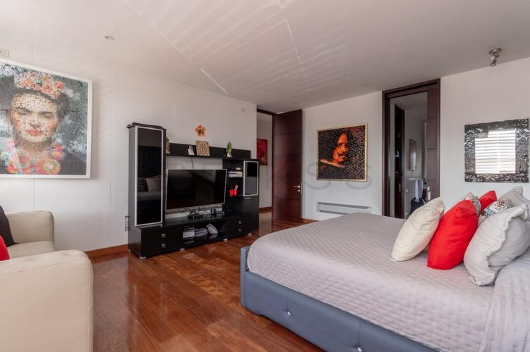 Apartamento de 3 alcobas en venta en Bosque De Pinos, Bogotá, 345 m² · foto 9 de 24
