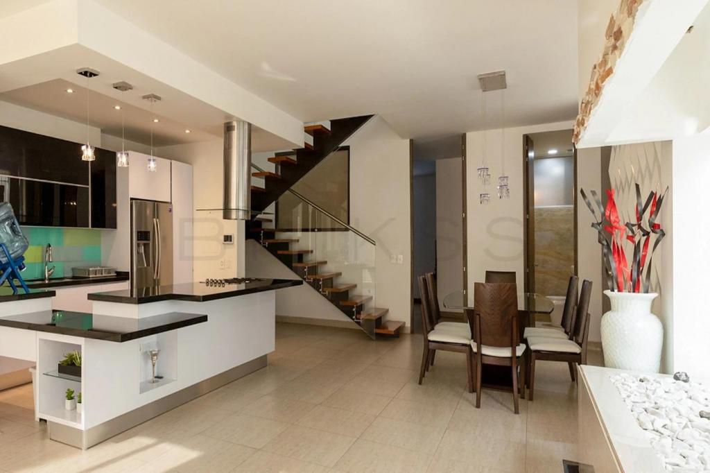 Casa en venta en Alhambra, Bogotá · foto 3 de 17
