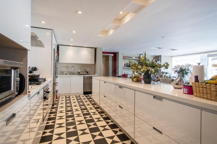 Apartamento de 3 alcobas en venta en Chicó Reservado, Bogotá, 196 m² · foto 7 de 18
