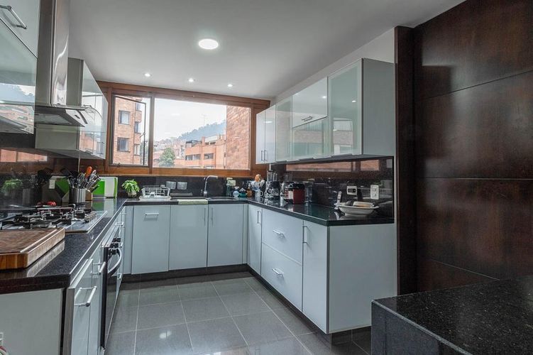 Apartamento de 3 alcobas en venta en Bellavista, Bogotá, 255 m² · foto 5 de 18