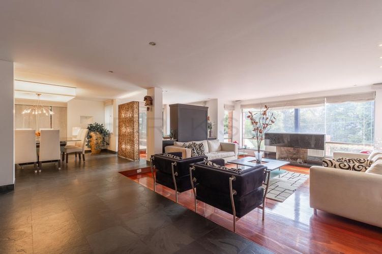 Apartamento de 4 alcobas en venta en Niza Suba, Bogotá, 726 m² · foto 2 de 24