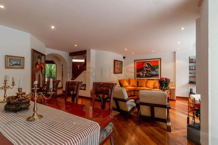 Casa de 3 alcobas en venta en Bosque De Pinos, Bogotá, 290 m² · foto 2 de 24