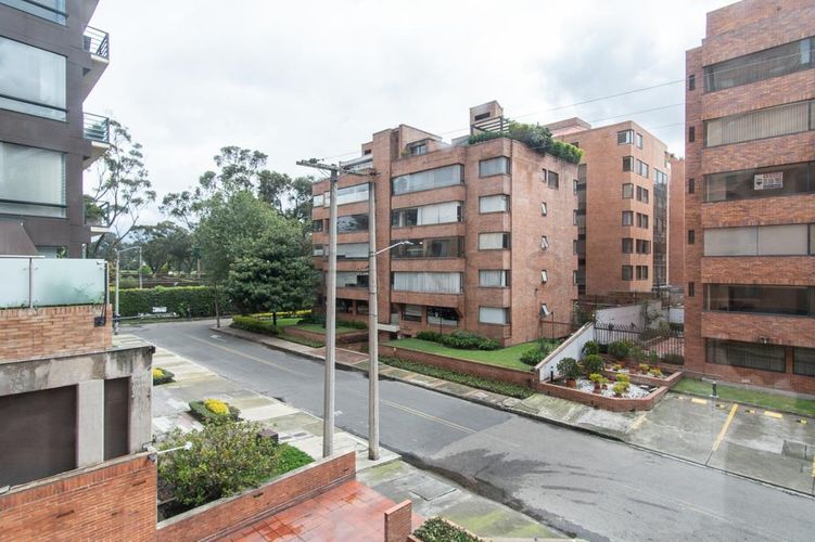 Apartamento de 4 alcobas en venta en La Carolina, Bogotá, 332 m² · foto 3 de 20