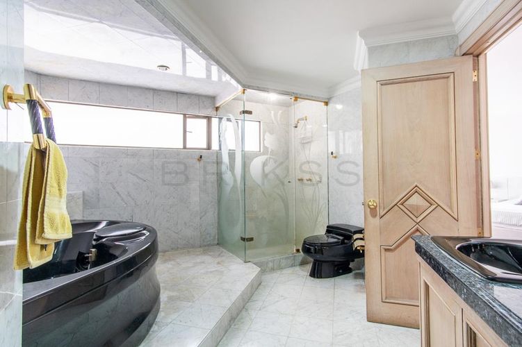 Apartamento de 4 alcobas en venta en La Carolina, Bogotá, 332 m² · foto 13 de 20