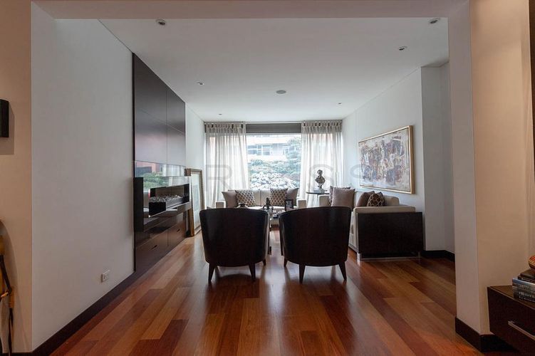 Apartamento de 3 alcobas en venta en Los Rosales, Bogotá, 300 m² · foto 2 de 24