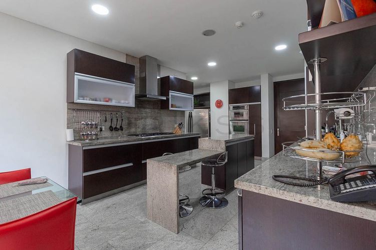 Apartamento de 3 alcobas en venta en Los Rosales, Bogotá, 300 m² · foto 5 de 24