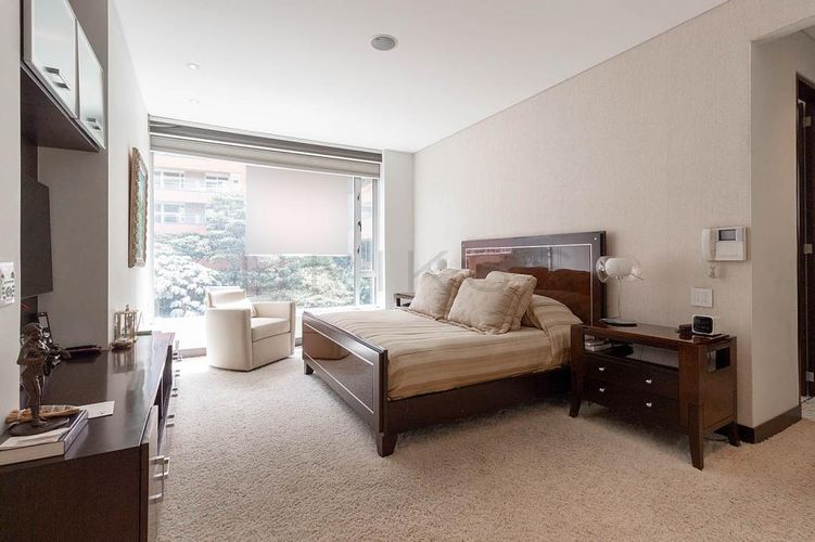 Apartamento de 3 alcobas en venta en Los Rosales, Bogotá, 300 m² · foto 9 de 24