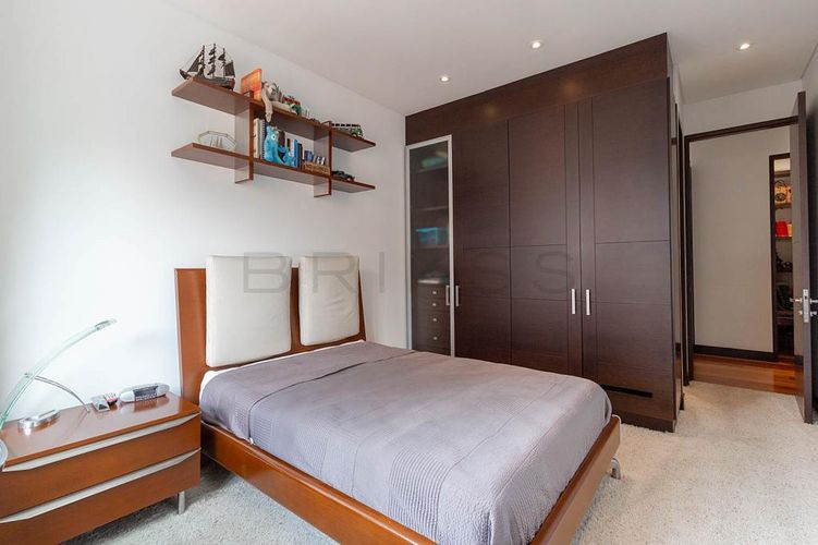 Apartamento de 3 alcobas en venta en Los Rosales, Bogotá, 300 m² · foto 13 de 24