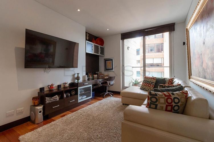 Apartamento de 3 alcobas en venta en Los Rosales, Bogotá, 300 m² · foto 14 de 24