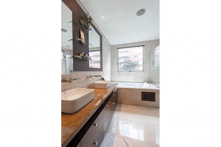 Apartamento de 3 alcobas en venta en Los Rosales, Bogotá, 300 m² · foto 15 de 24