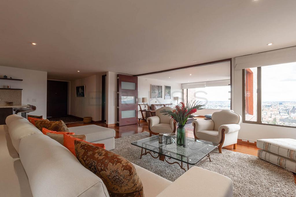 Apartamento en venta en El Refugio, Bogotá · foto 2 de 17