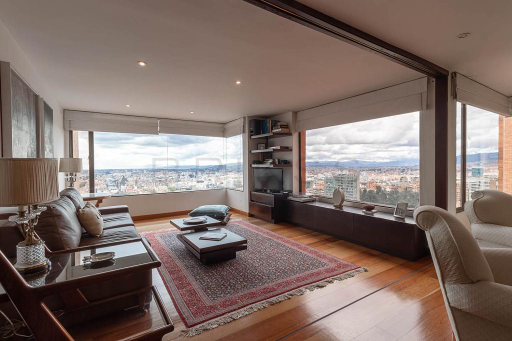 Apartamento en venta en El Refugio, Bogotá · foto 3 de 17