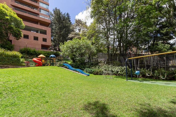 Apartamento de 3 alcobas en venta en Los Rosales, Bogotá, 300 m² · foto 24 de 24